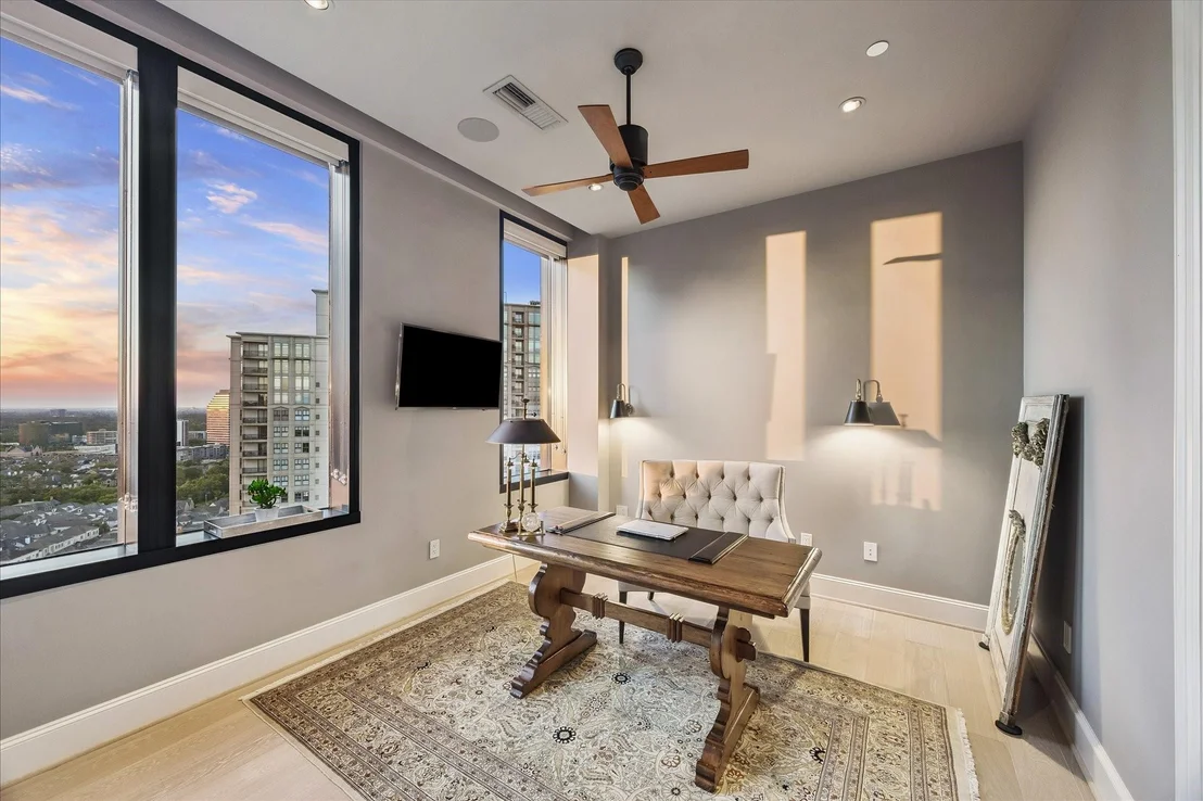 Photo of Unit 2202 at 1409 Post Oak Boulevard