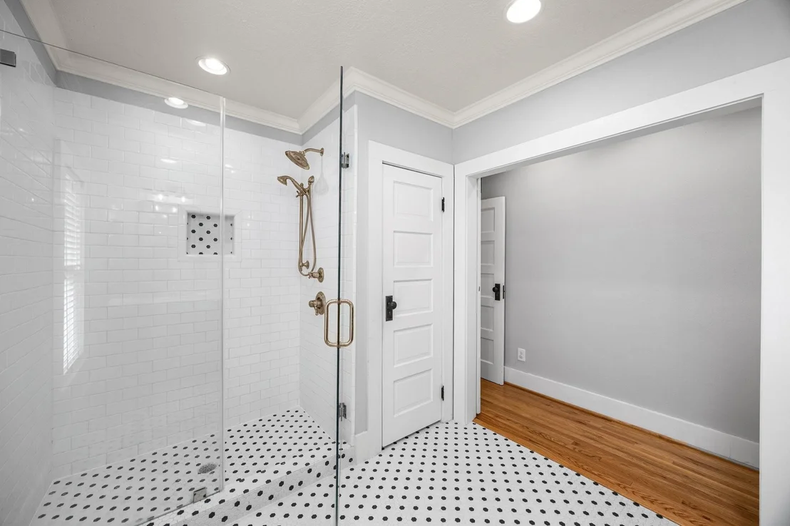 Photo of 1131 Walling Street