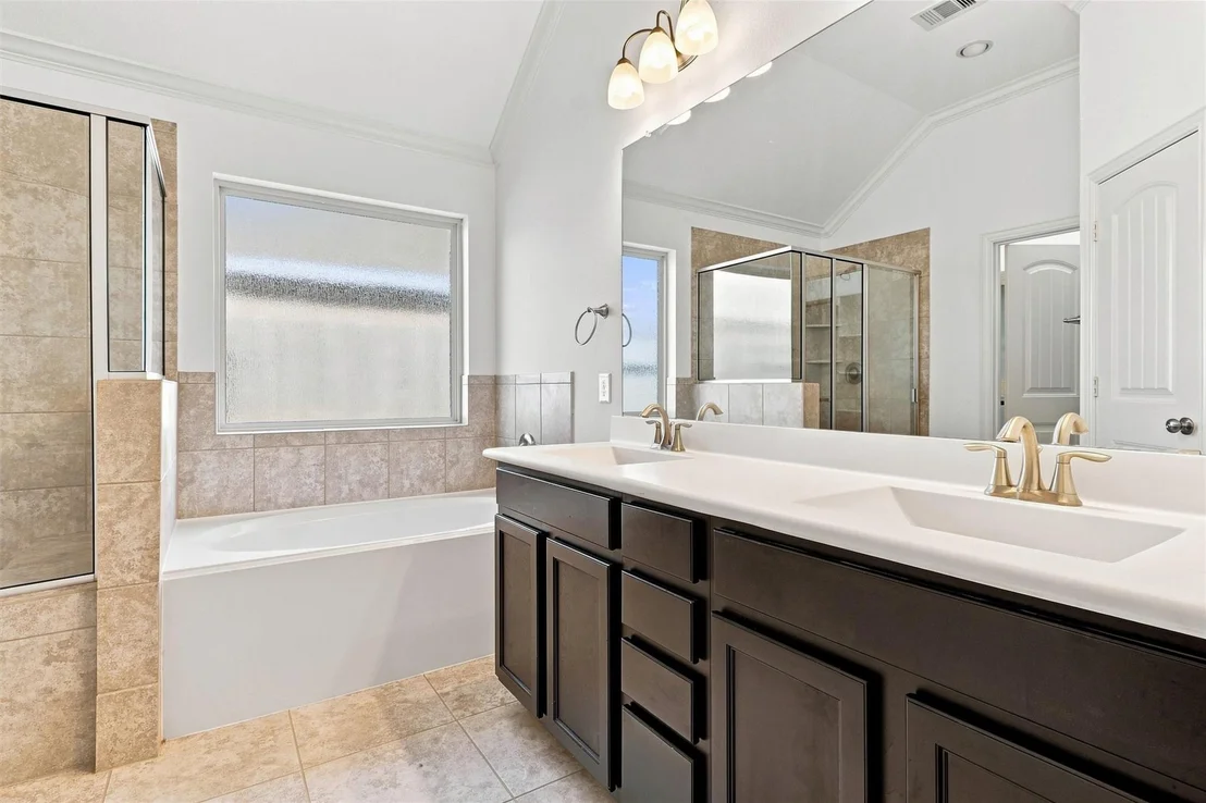 Photo of 637 Maple Point Drive E