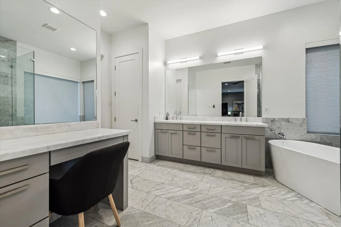 Photo of 1010 Waltway Drive