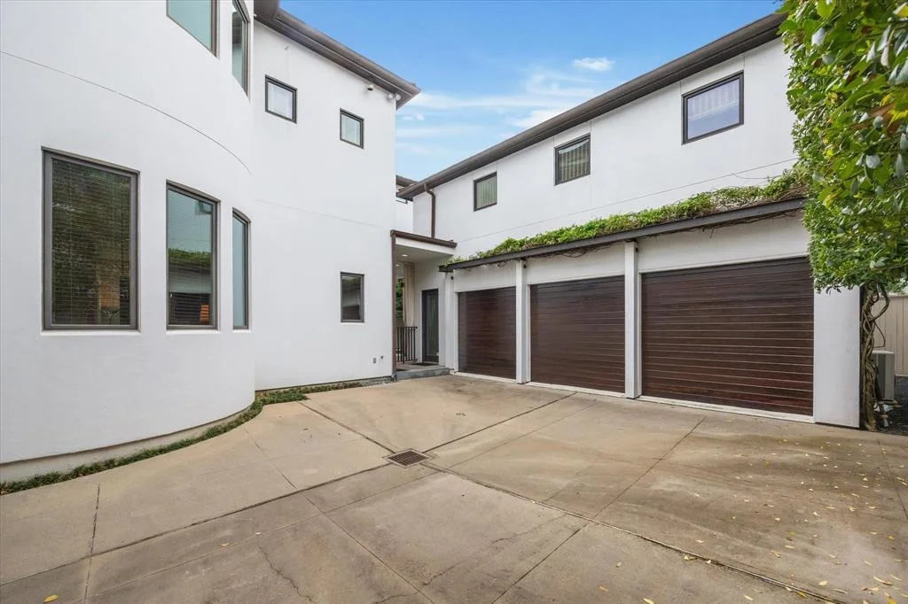 Photo of 2949 Chevy Chase Drive