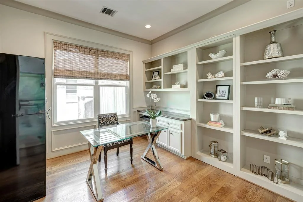Photo of 702 Mulberry Lane