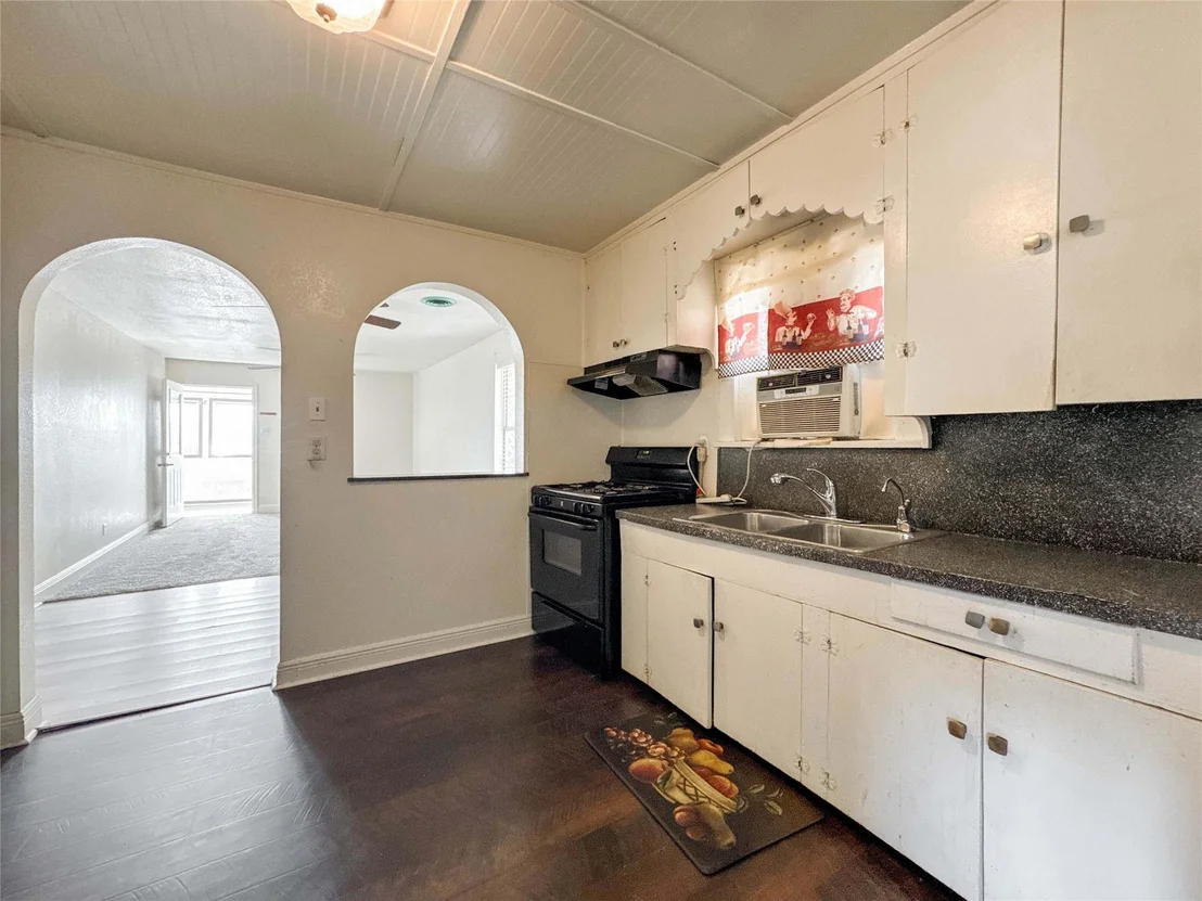 Photo of 8321 Leander Street