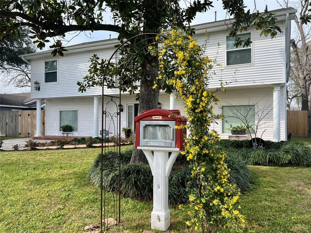 Photo of 2218 Saxon Drive
