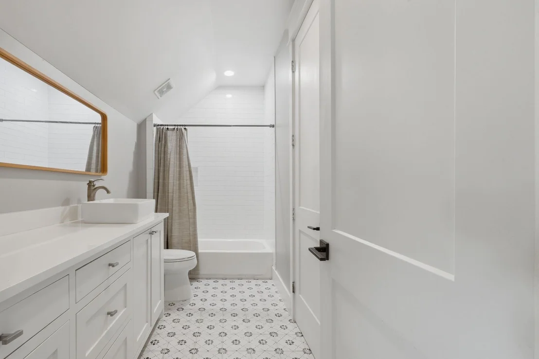 Photo of 6533 Auburn Lakes Drive