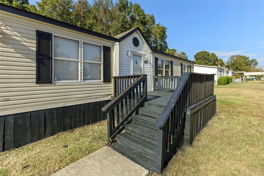 Photo of 182 Carmen Boulevard