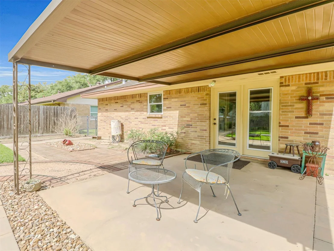 Photo of 805 Bluebonnet Lane