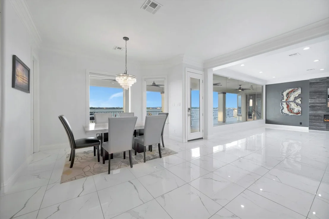 Photo of 2240 Marina Way