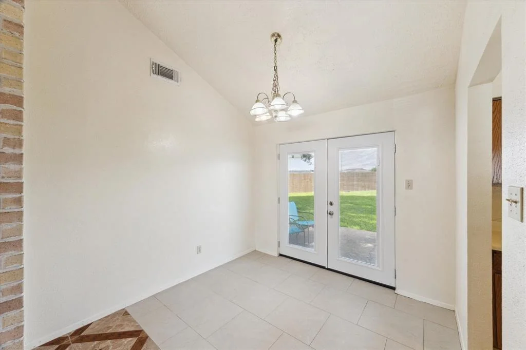 Photo of 1006 W Brompton Drive