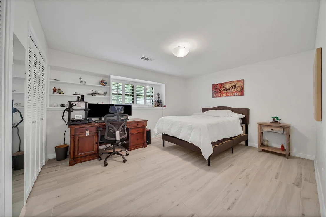 Photo of 1030 Chantilly Lane