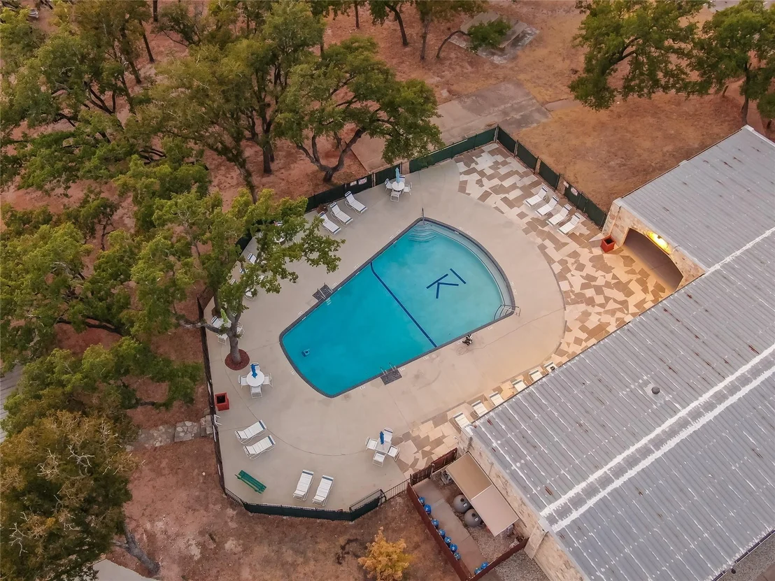 Photo of 6103 Lakeshore Drive