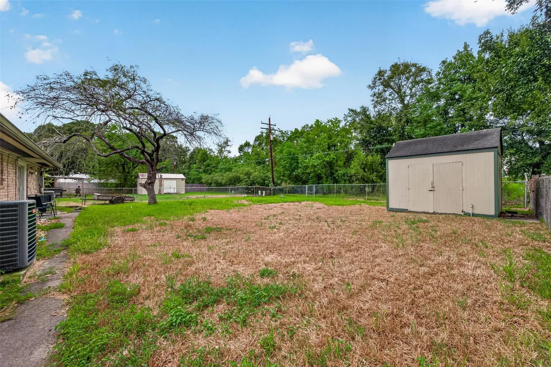 Photo of 215 Crest Hill Drive