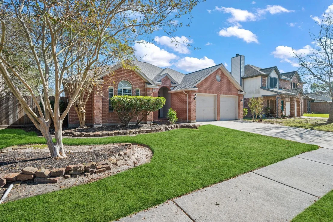 Photo of 18930 Dee Woods Drive