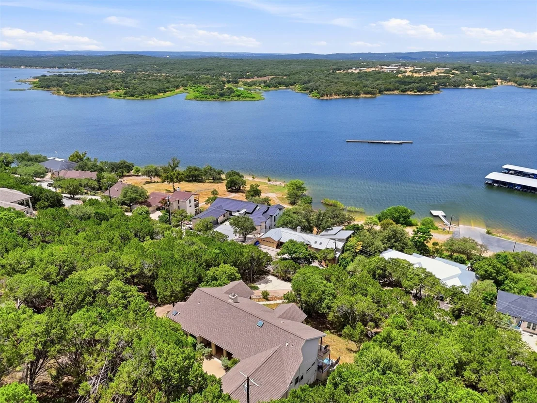 Photo of 6103 Lakeshore Drive