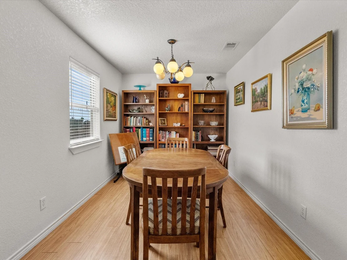 Photo of 1206 Middle Drive W