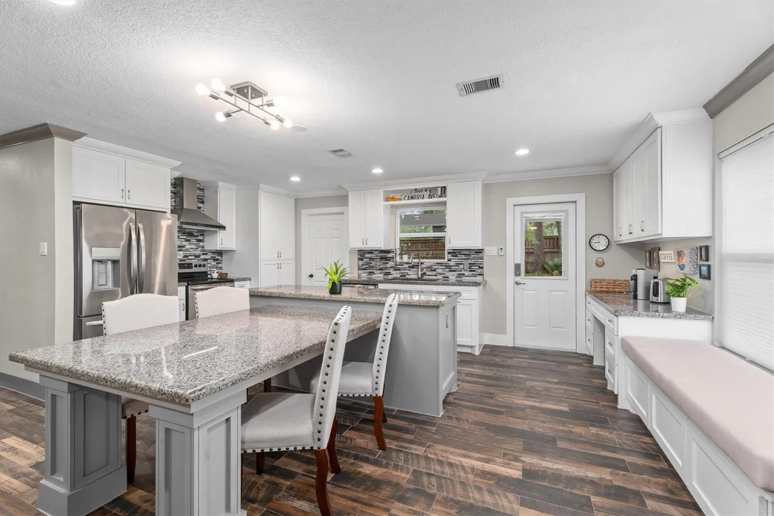 Photo of 1512 Glen Oaks Drive