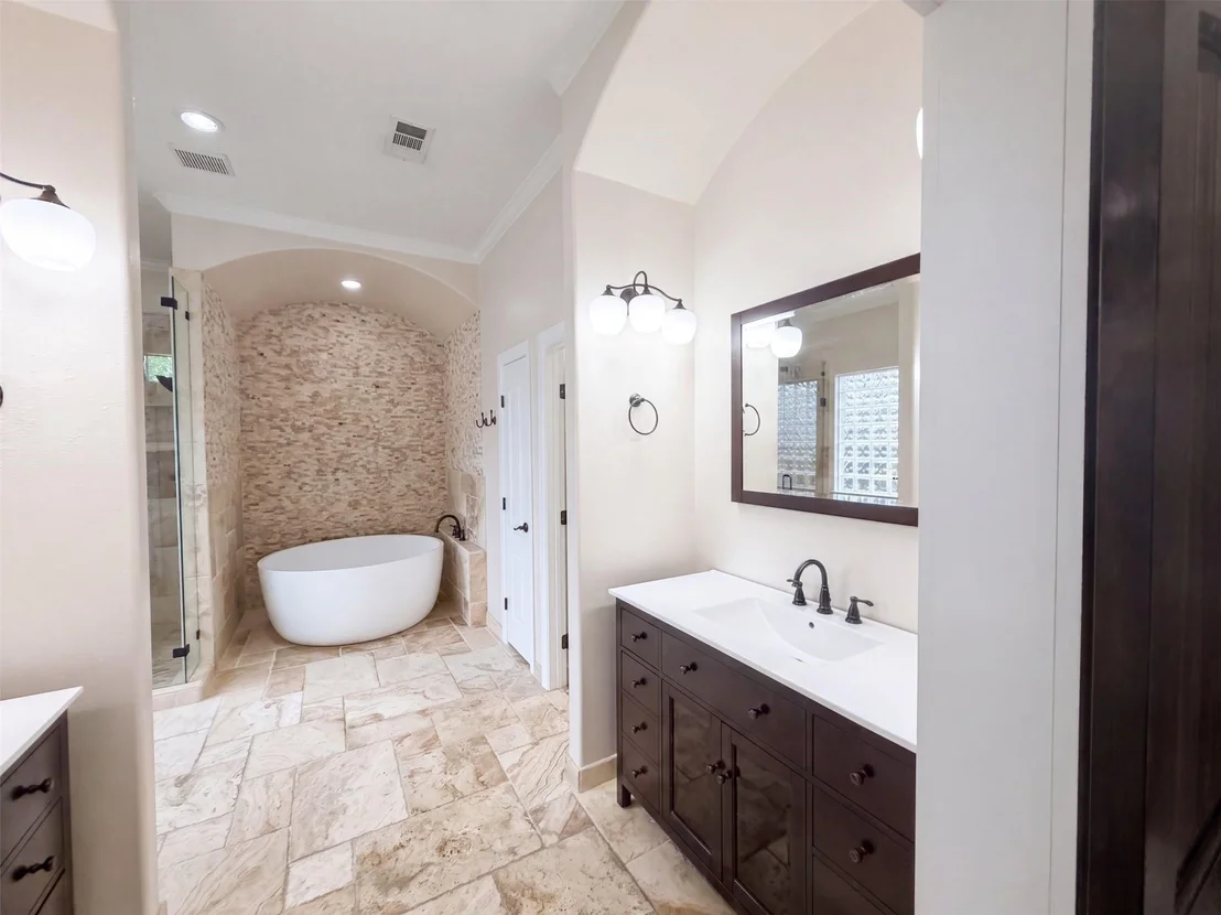 Photo of 1005 Lewis Drive