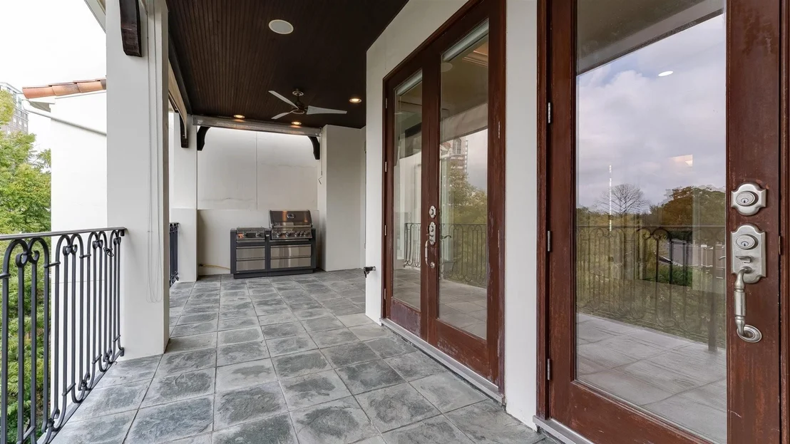 Photo of Unit E at 1700 Sunset Boulevard