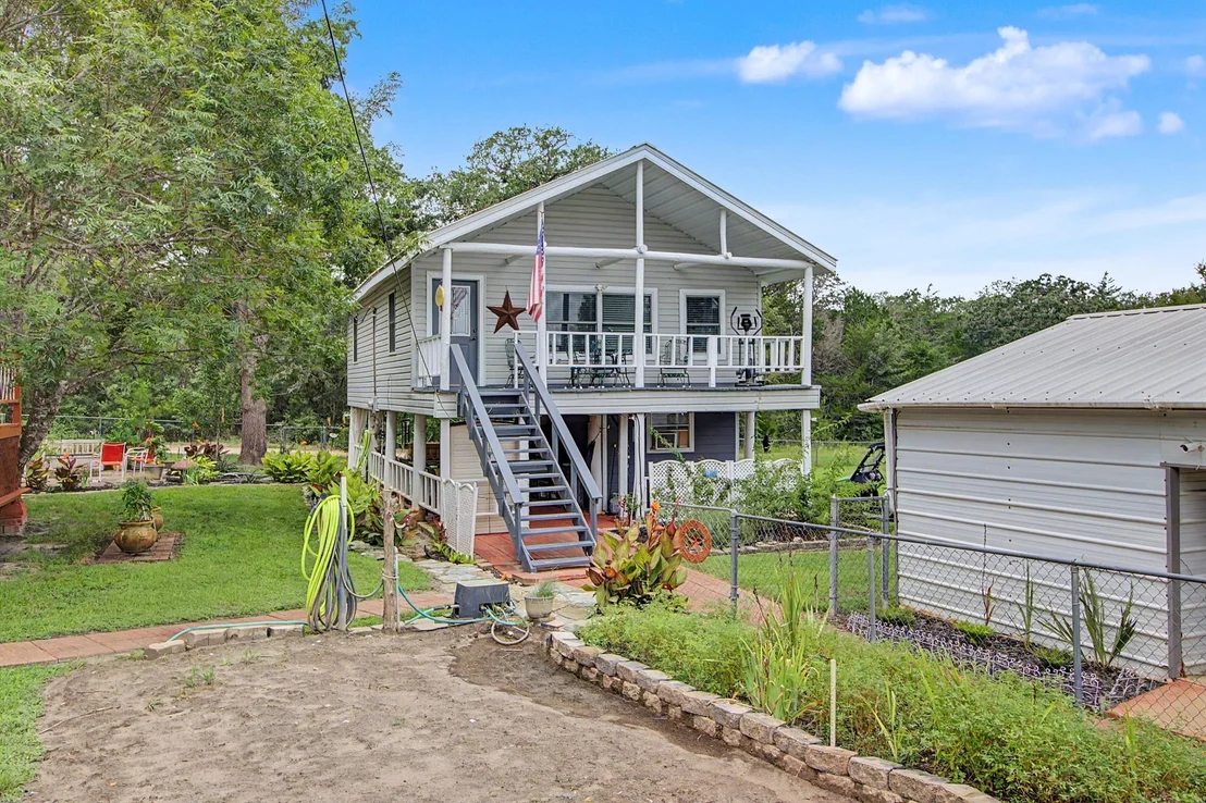 Photo of 637 Lakeview Drive