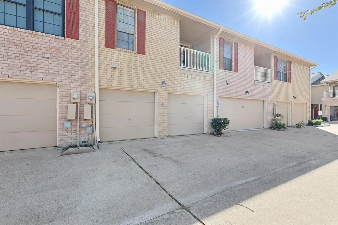 Photo of Unit 21 at 7350 Kirby Drive