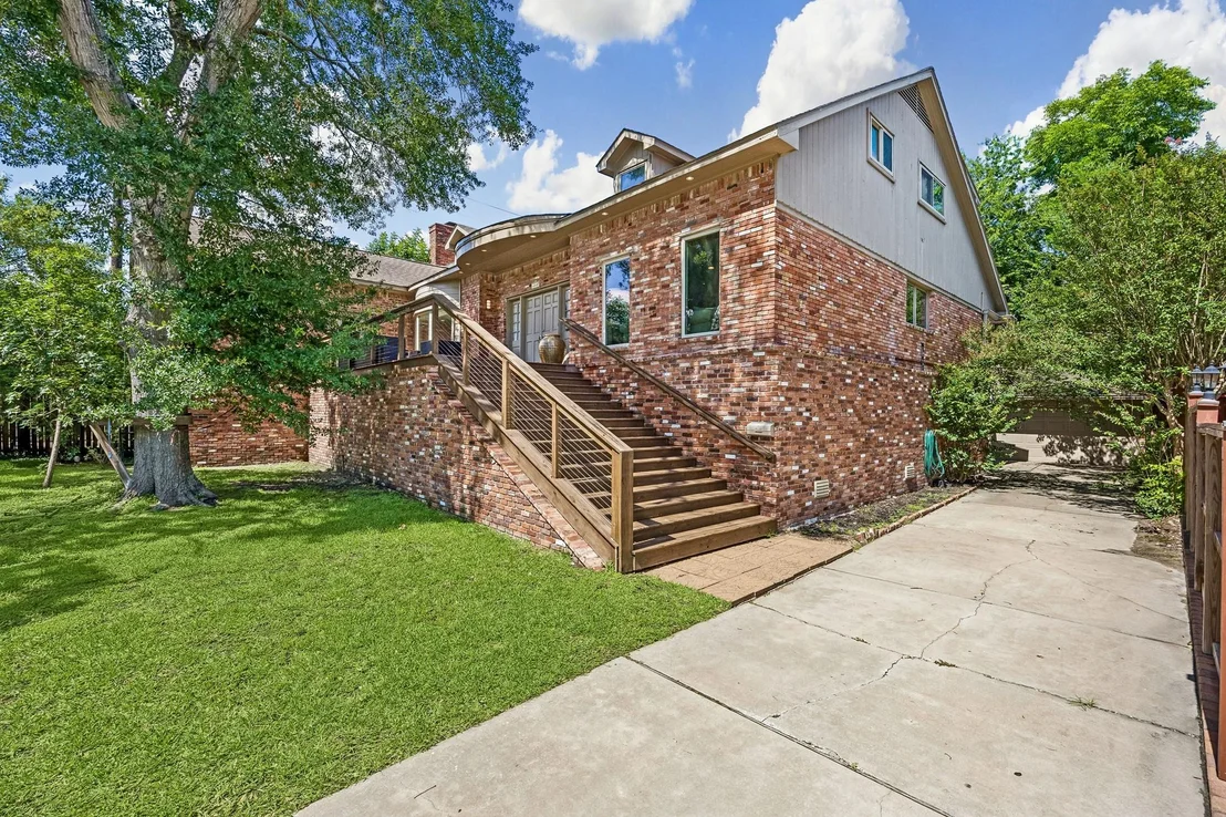 Photo of 9703 Oasis Drive