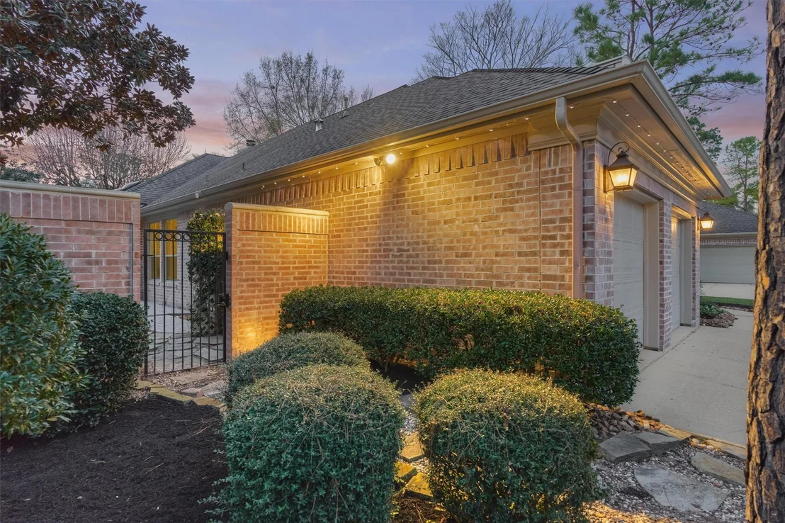 Photo of 111 S Castlegreen Circle