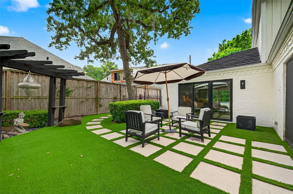 Photo of 415 Ramblewood Road