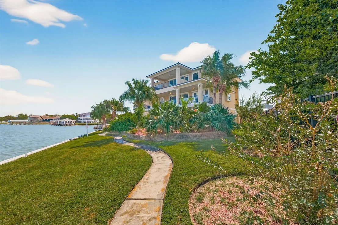 Photo of 2242 Marina Way