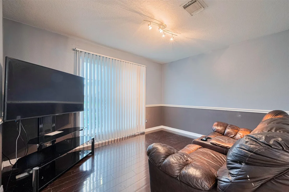Photo of 1822 Karsen Drive