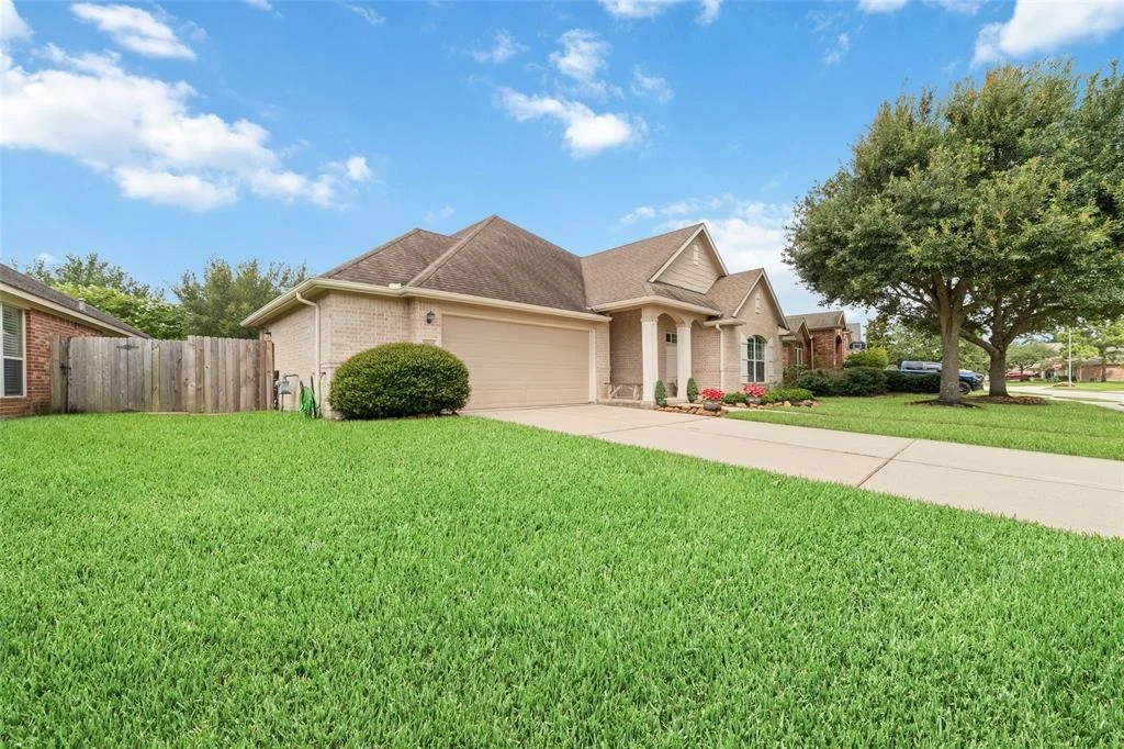 Photo of 28035 Emma Gardens Lane
