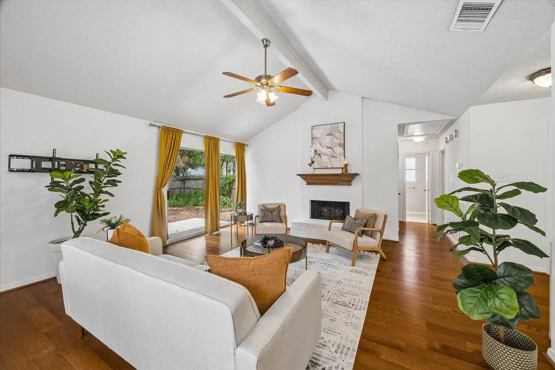 Photo of 20 Edgewood Forest Court