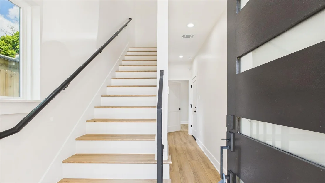 Photo of 4504 Robertson