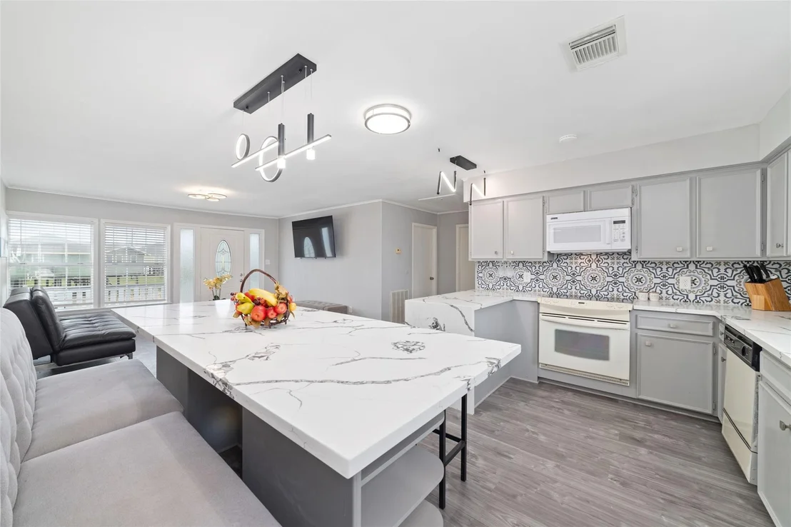Photo of 610 Seashell Drive