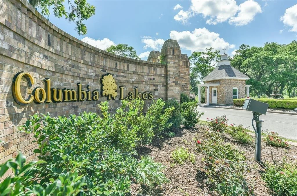 Photo of 2291 Riverside Drive
