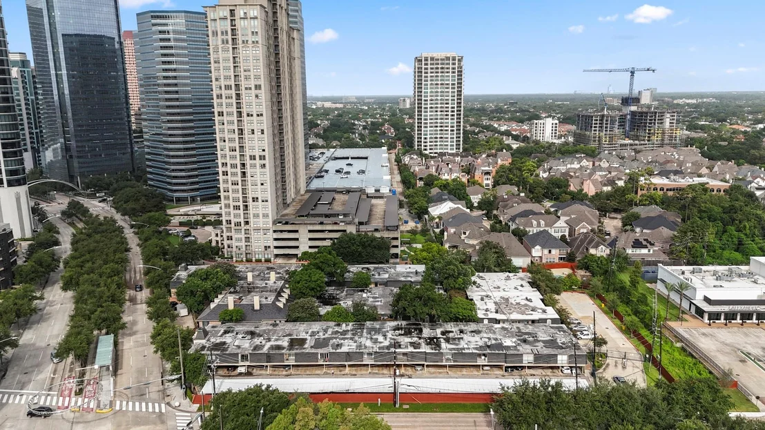Photo of Unit 75 at 800 Post Oak Boulevard