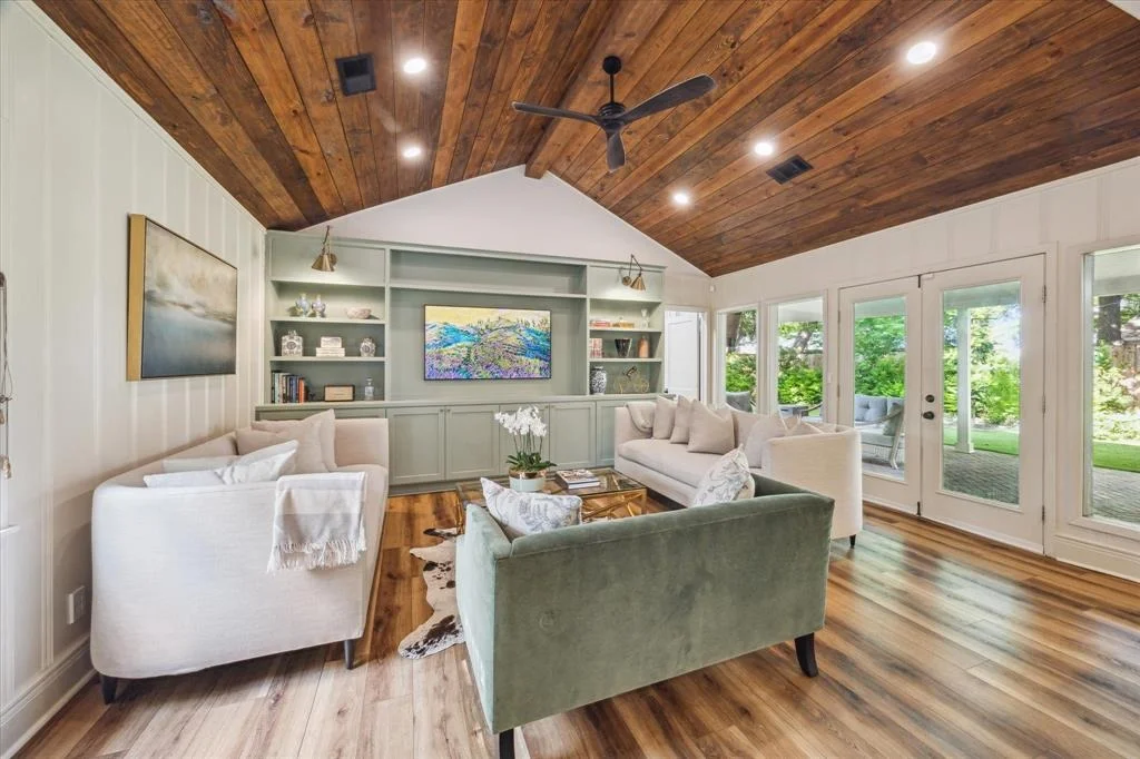 Photo of 2618 Sunset Boulevard