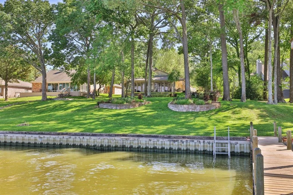 Photo of 251 Lake Oaks Boulevard