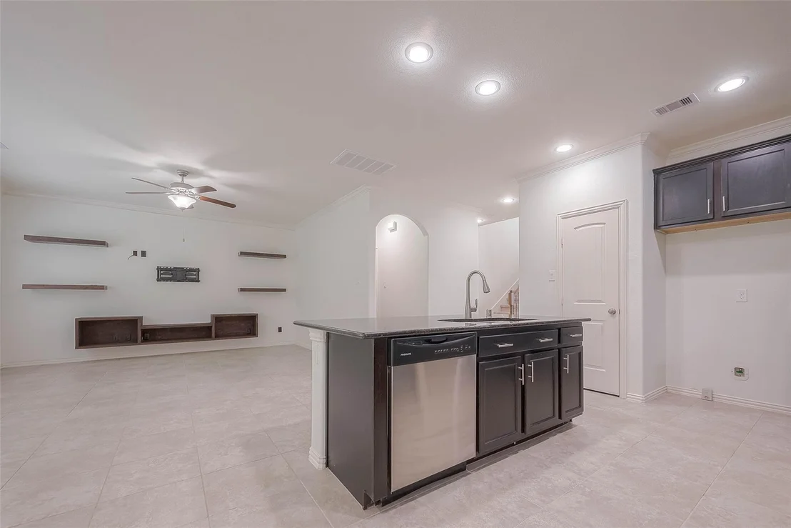 Photo of 2261 Oak Circle Drive N