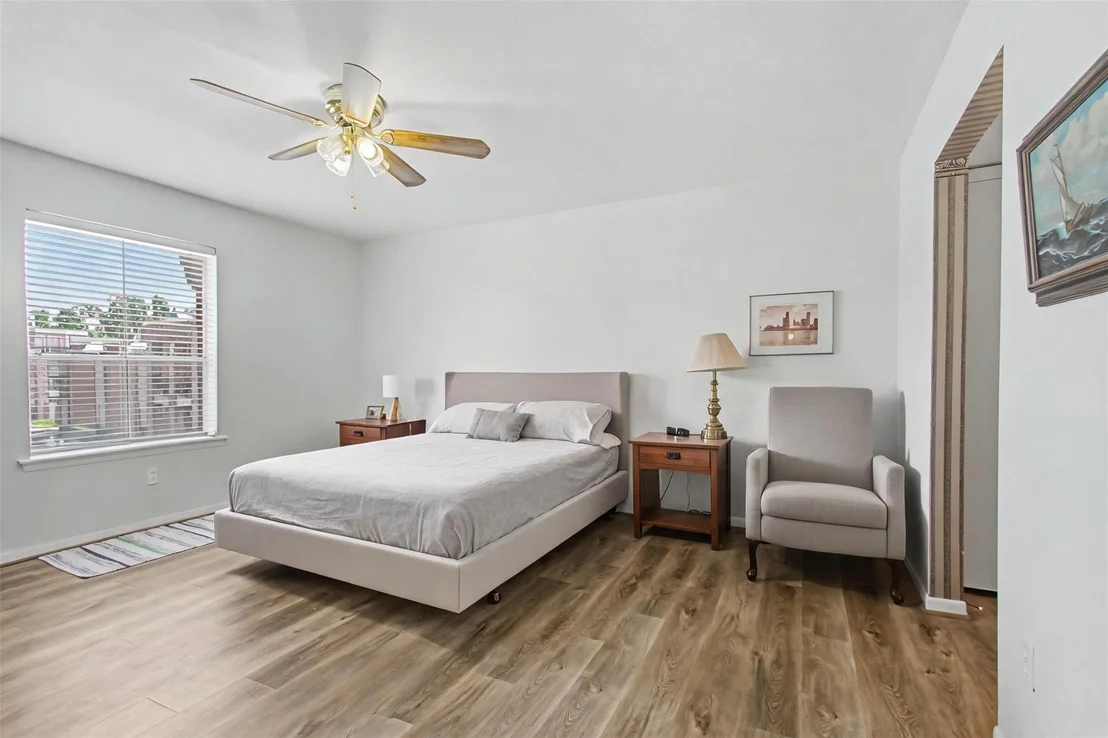 Photo of Unit 93 at 7575 Katy Freeway