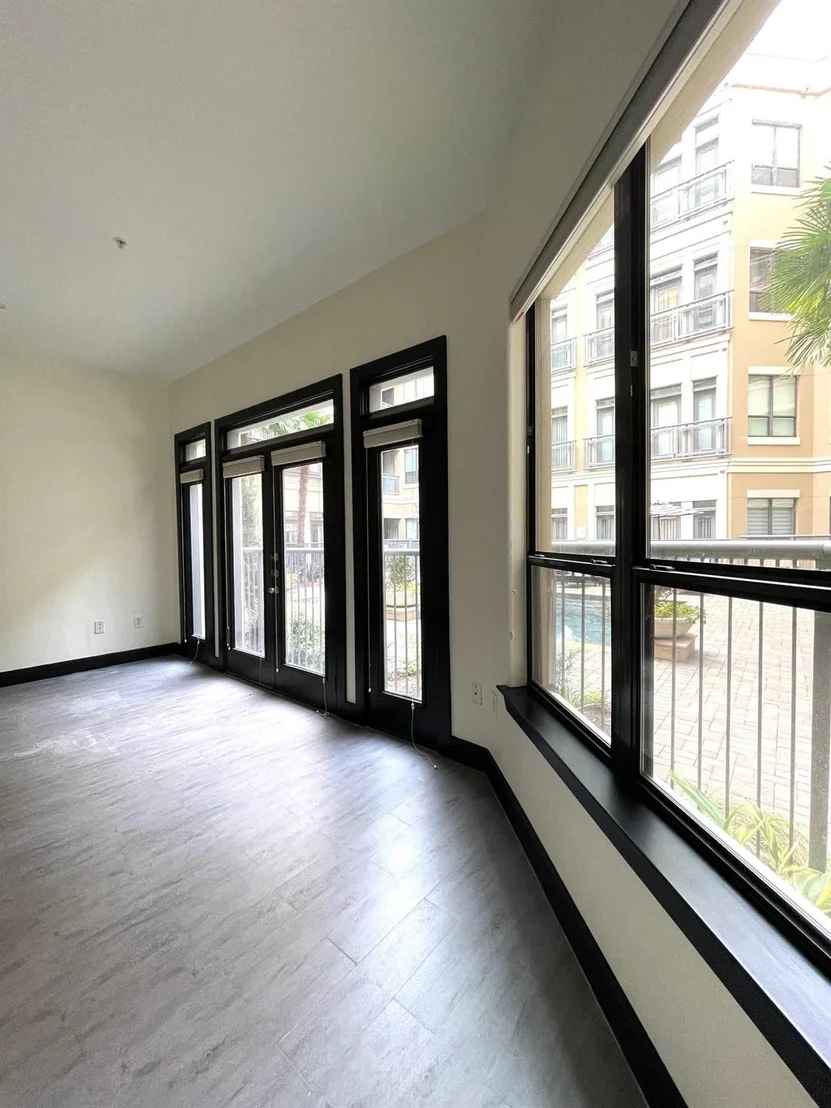 Photo of Unit 1213 at 1901 Post Oak Boulevard