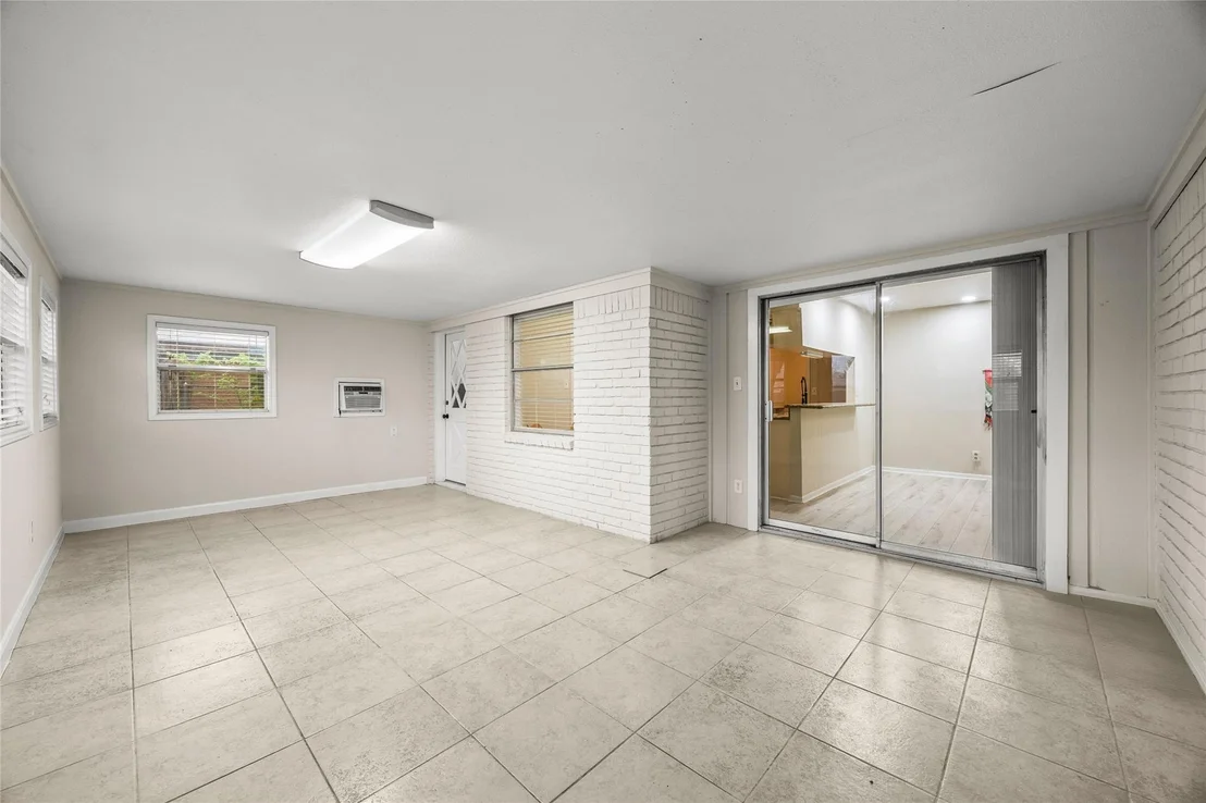 Photo of 1607 Buescher Drive