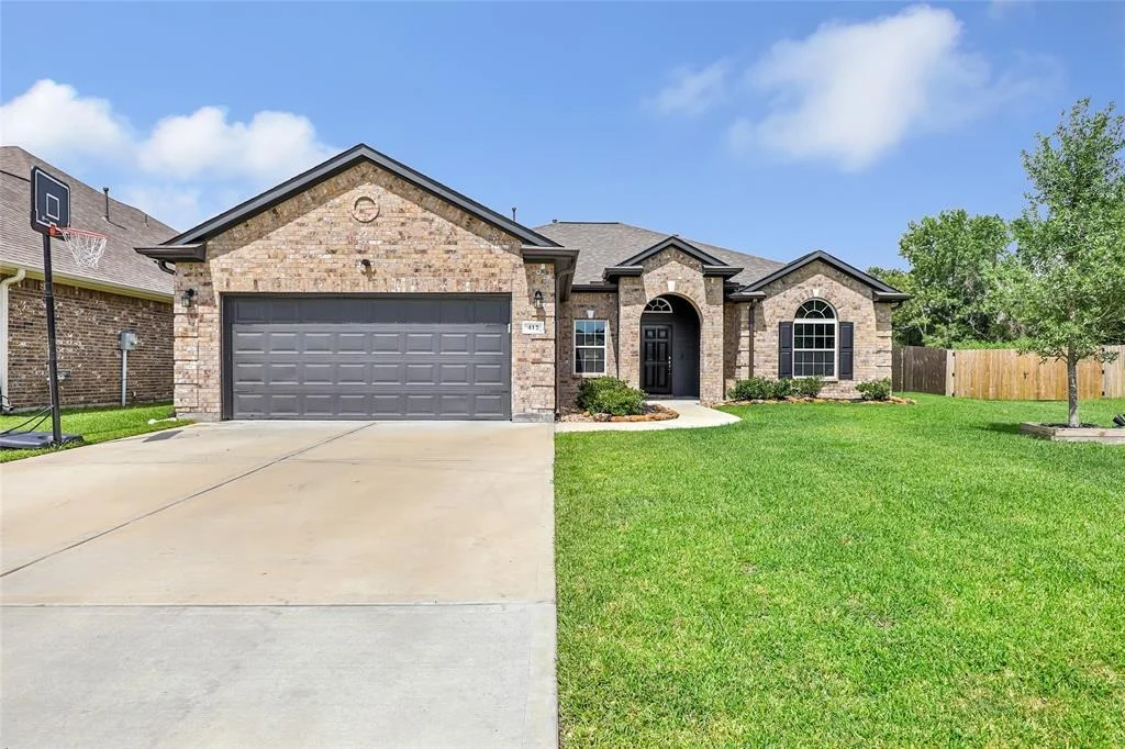 Photo of 412 Pebble Drive