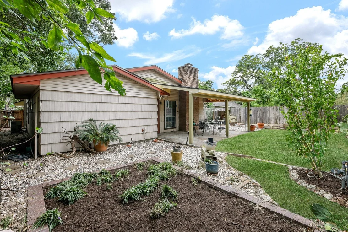 Photo of 6834 Hendon Lane