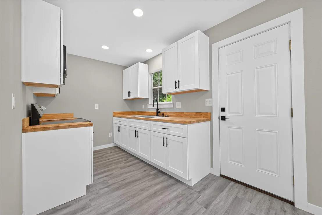 Photo of 1241 Moody Road
