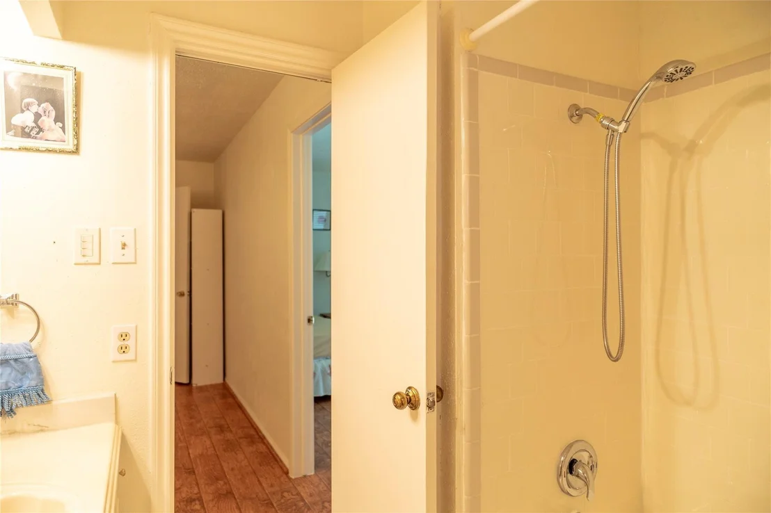 Photo of 8923 Hendon Lane