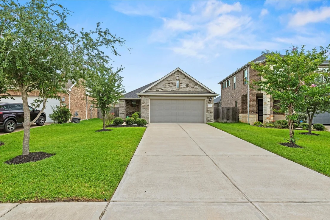 Photo of 31222 Pinebrook Falls Lane