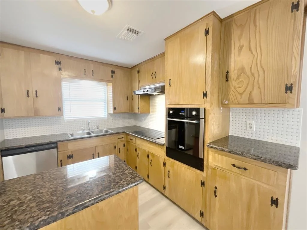 Photo of 225 Robin Street