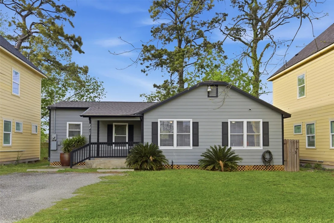 Photo of 2217 Creston Drive