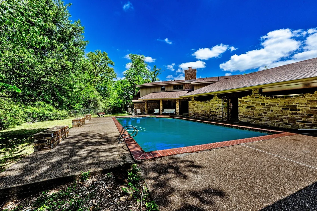 Photo of 1100 Broadmoor Drive