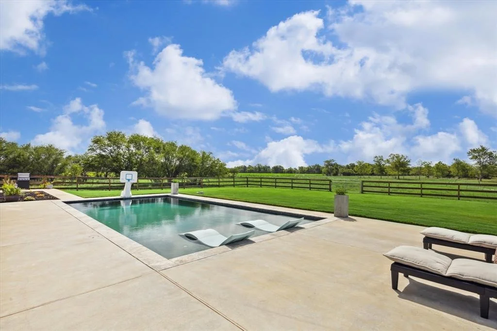 Photo of 2832 Maler Road